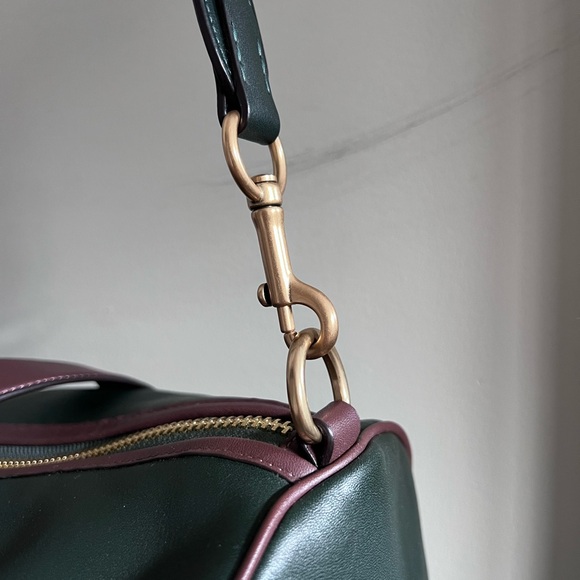 Coach Barrel Duffle - Picture 4 of 10